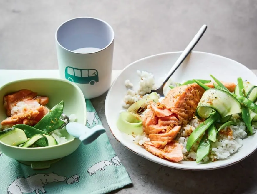 Teriyaki salmon rice bowl steamed with mange tout
