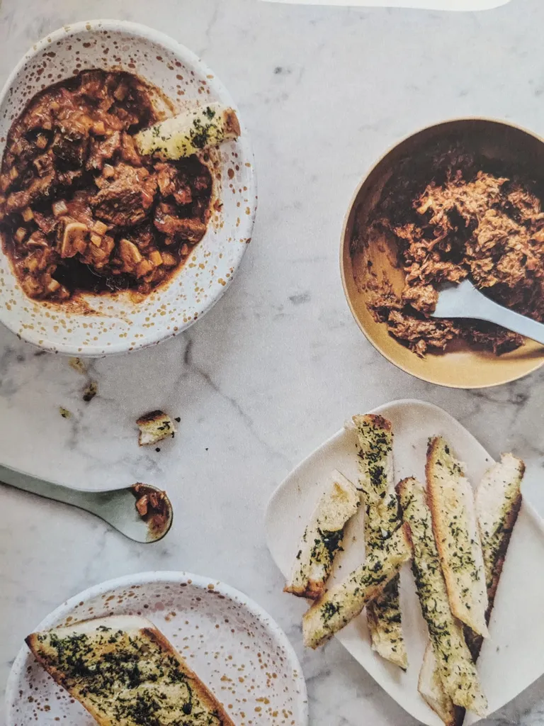 Beef stew with garlic dippers