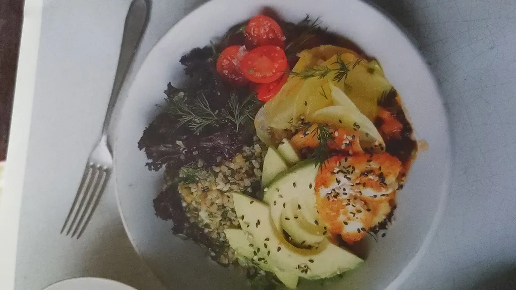 Seeded halloumi and harissa rainbow bowl