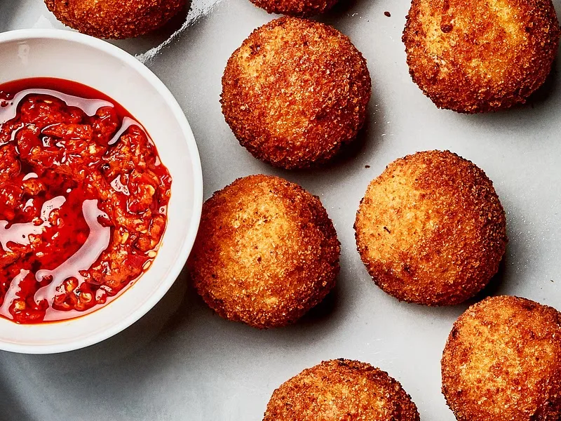 Mozzarella Arancini (Stuffed Rice Balls)