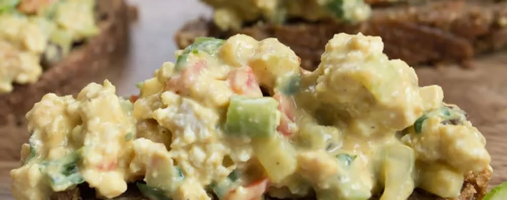 Yoghurt-spiced fish bites