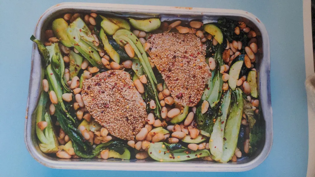 Sesame crusted tuna with soy and ginger, courgettes & pak choi