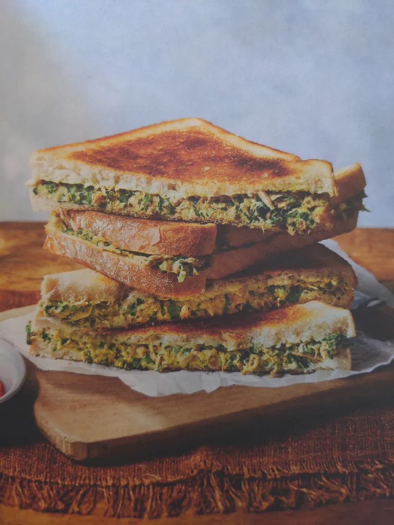 Curried tuna & spinach toasties